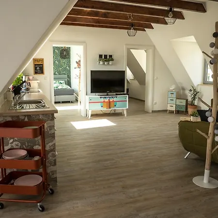 Teigenheim Apartment *